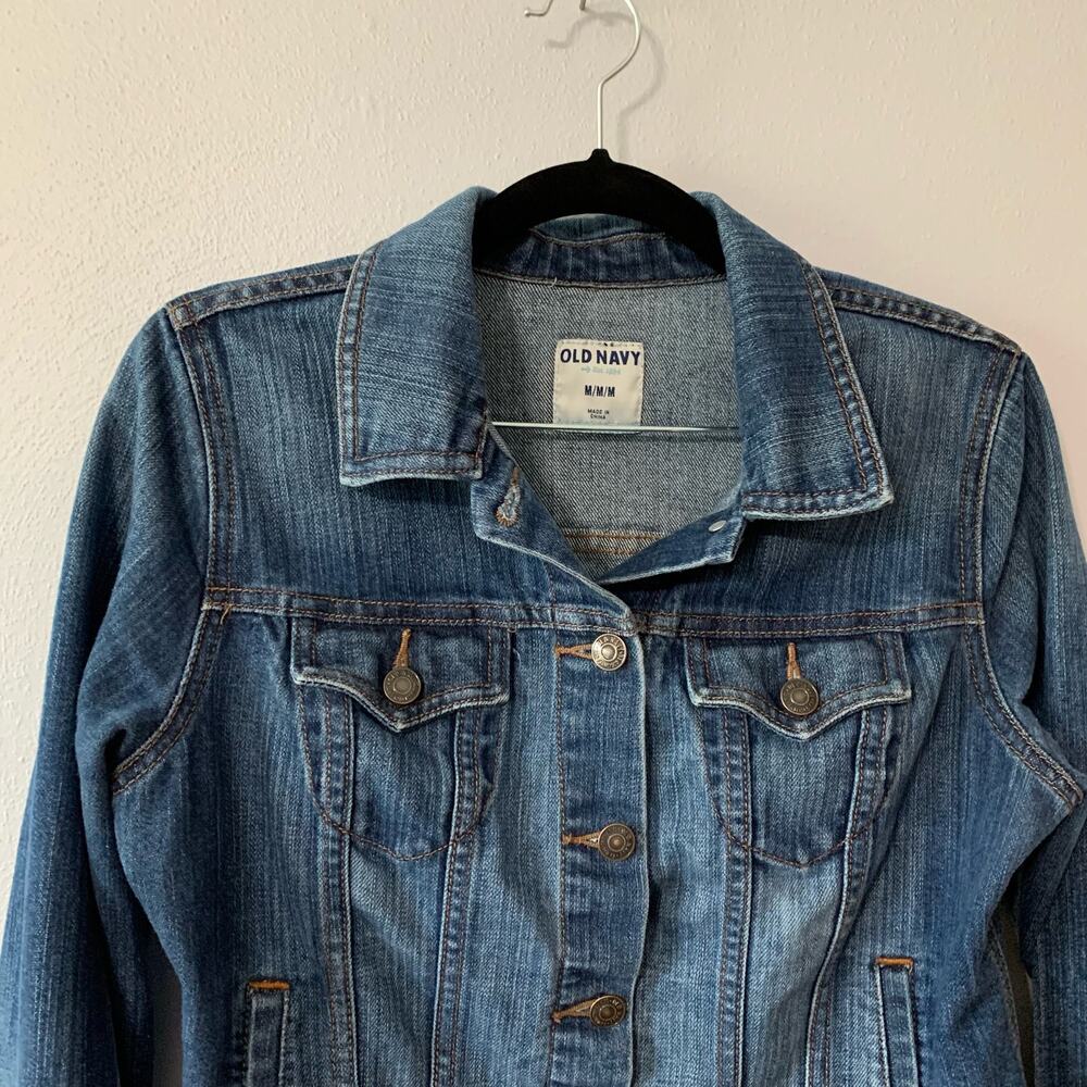 Old Navy Women's Denim Jacket Medium Wash Trucker Style Sz M - Picture 2 of 16
